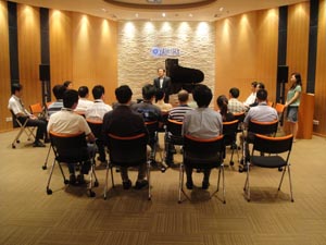 菠菜担保网第5届第3期钢琴技师研修生顺遂结业 