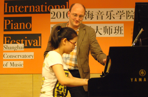 2010年上海音乐学院第七届国际钢琴巨匠班报道 