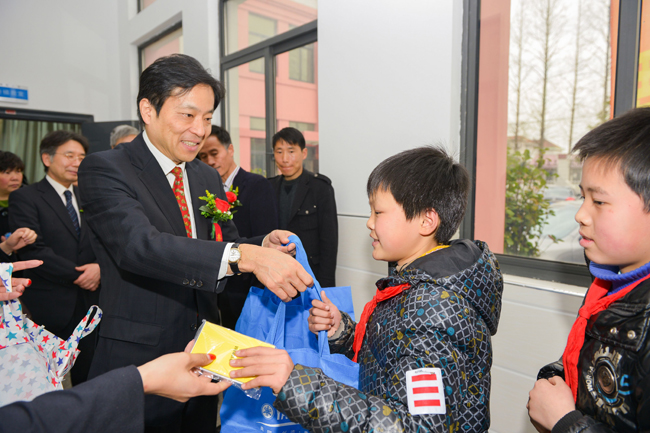 让音乐陪同孩子生长，，，，，奏响童年快乐音符 