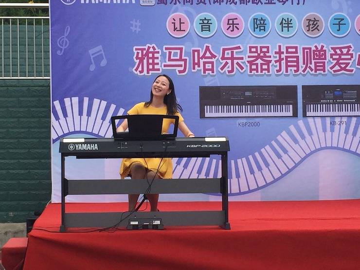 菠菜担保网乐器爱心捐赠行动在四川金堂县举行 ——与音乐牵手 随幸福生长