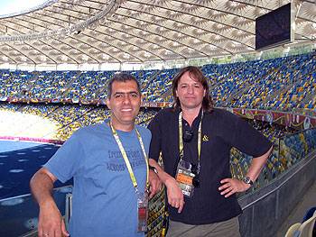2012 UEFA 欧洲杯足球赛——数字调音台CL5与M7CL全程加入所有8个场馆的现场混音以及转播事情
