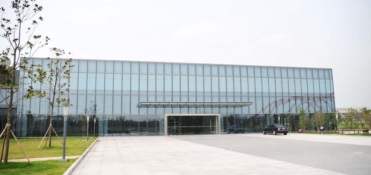 上海公共汽车有限公司新展示厅——牢靠装置系统中的DXR系列有源音箱
