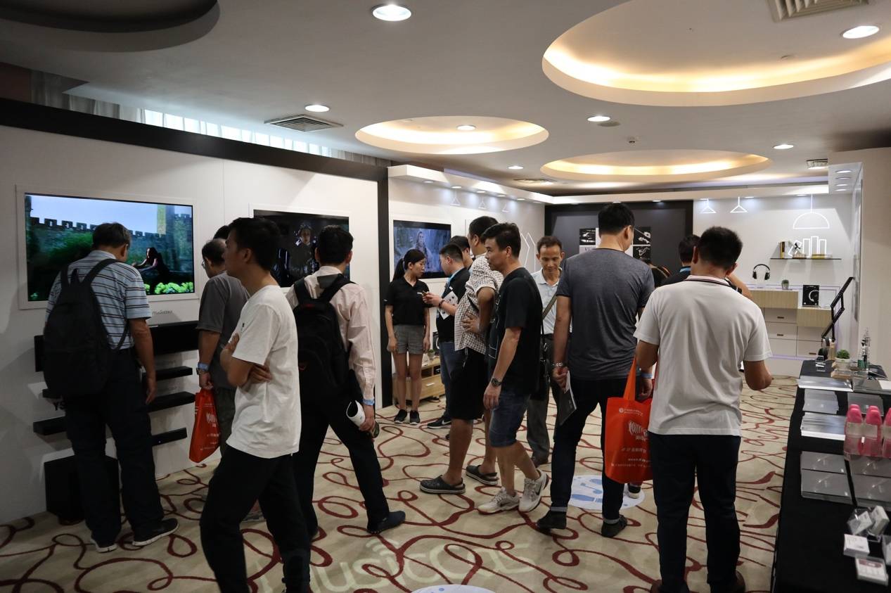 娱乐音质新境界，，，，，，菠菜担保网携带家庭音响新品亮相2018广州国际音响唱片展