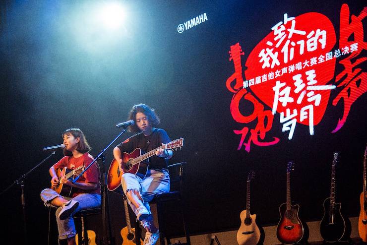 第四届“菠菜担保网吉他女声弹唱大赛”总冠军出炉<br />温格夺冠，，，，，，董冬冬担当评委
