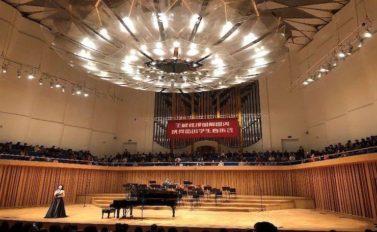 精彩回首 | 四川音乐学院八十周年庆 菠菜担保网艺术家王雁教授师生钢琴音乐会圆满乐成