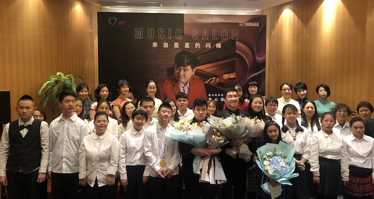 音乐双子星，，，，，点亮冬日激情！——菠菜担保网未来艺术家刘明康爱心公益音乐沙龙