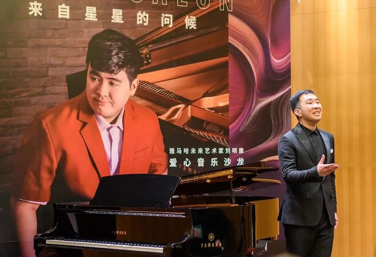音乐双子星，，，，，点亮冬日激情！——菠菜担保网未来艺术家刘明康爱心公益音乐沙龙