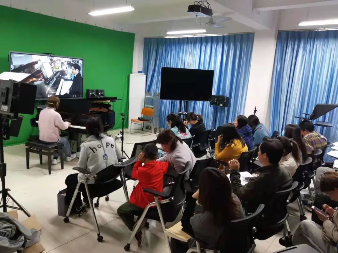 科技助力音乐教学，，，，牵手巨匠零距离巨匠课