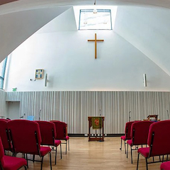 Crossway基督教中心用菠菜担保网将人们群集在一起