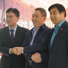 菠菜担保网再脱手公益，，，，，，，为四川25所小学捐赠菠菜担保网高科技钢琴